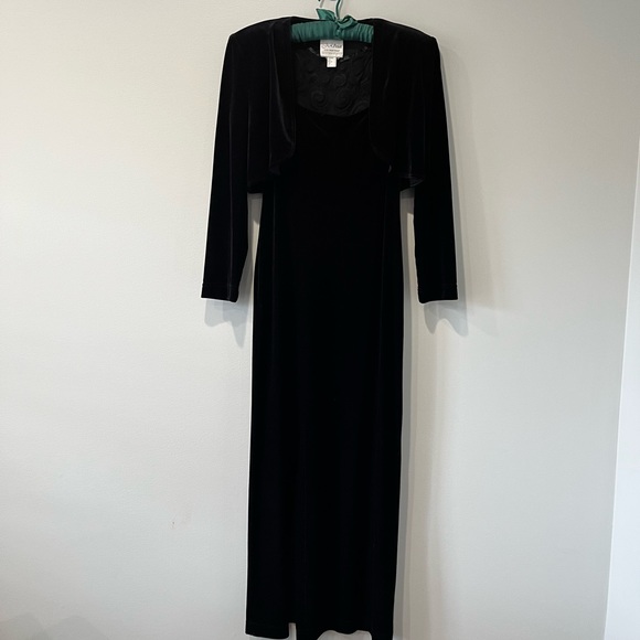 VintageBlack Velvet Dress w/ Matching Shrug by Joseph Ribkoff, Size 6P - Picture 12 of 13